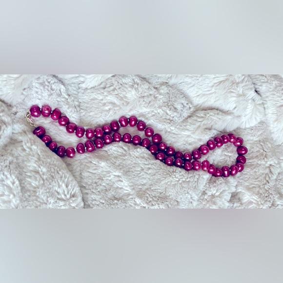 EUC Magenta 🩷💜Freshwater Pearl Necklace 18” - Picture 5 of 16